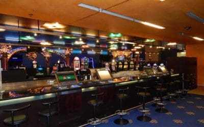 Blackjack Card Counting and Bankroll Guide: How to Manage Bets, Use Effective Spreads, and Maximize Your Edge at the Tables